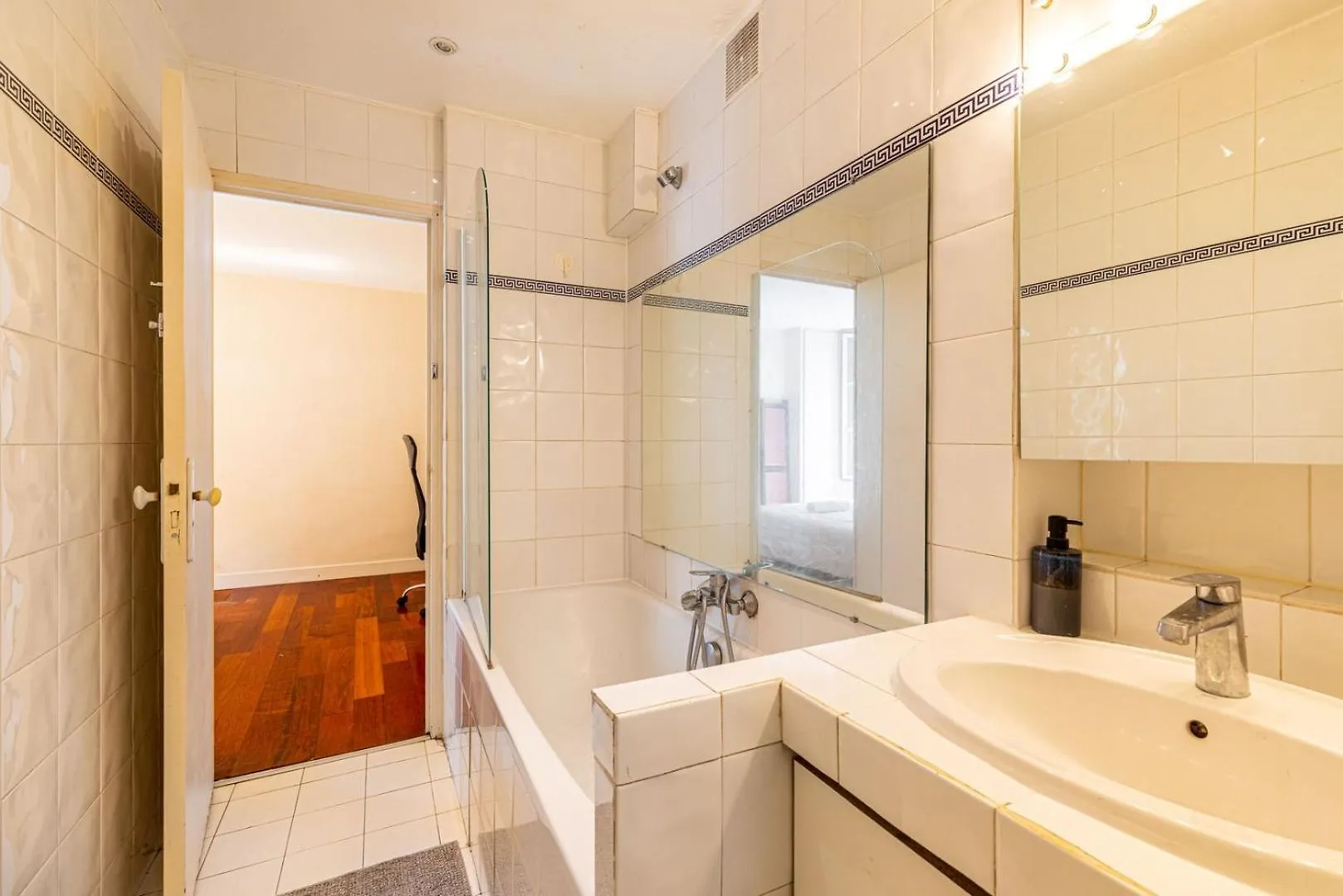 Guestready - Classic Parisian Stay Near Bastille Parijs